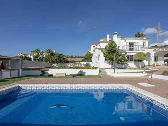 3-bedroom Villa In Estepona, Spain (263 M²)