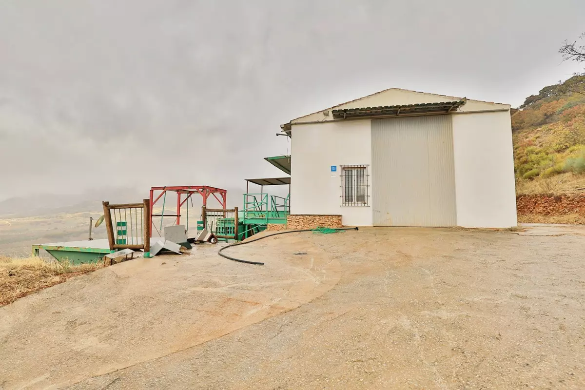 2-bedroom Country House In Alfarnatejo, Spain (239 M²)