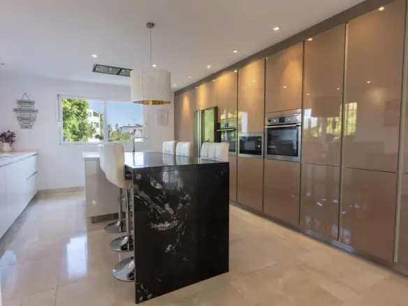 5-bedroom Villa In Marbella, Spain (503 M²)