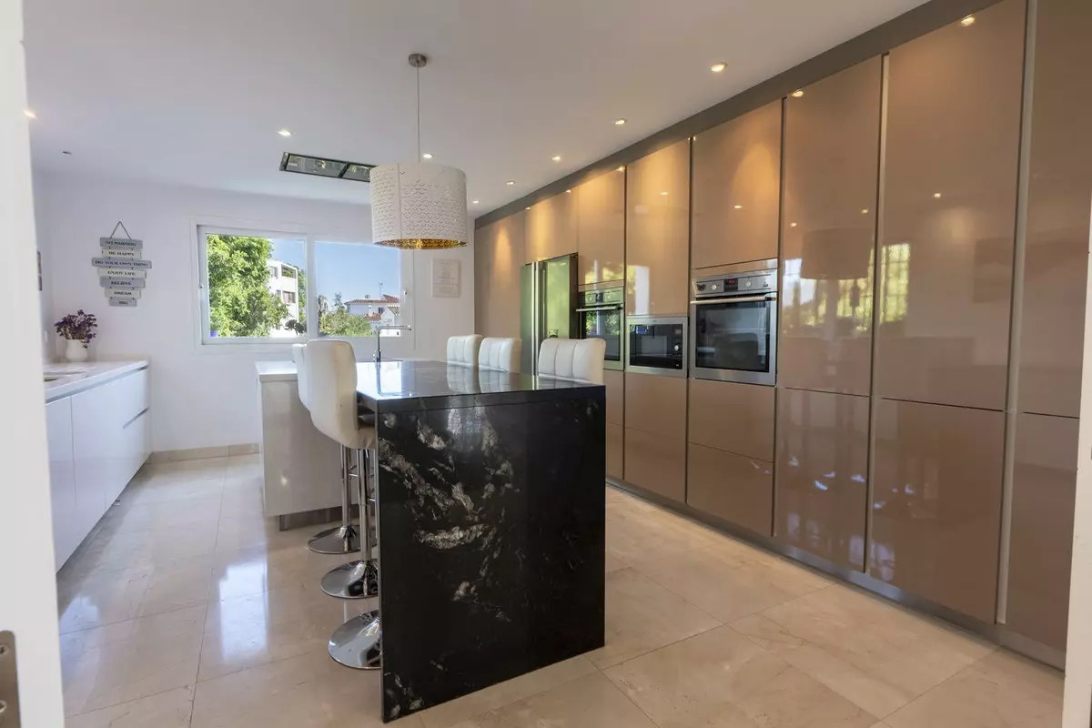 5-bedroom Villa In Marbella, Spain (503 M²)