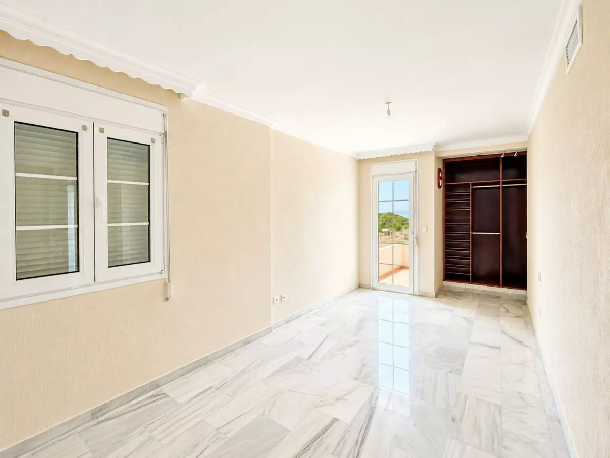 5-bedroom Country House In Estepona, Spain (300 M²)
