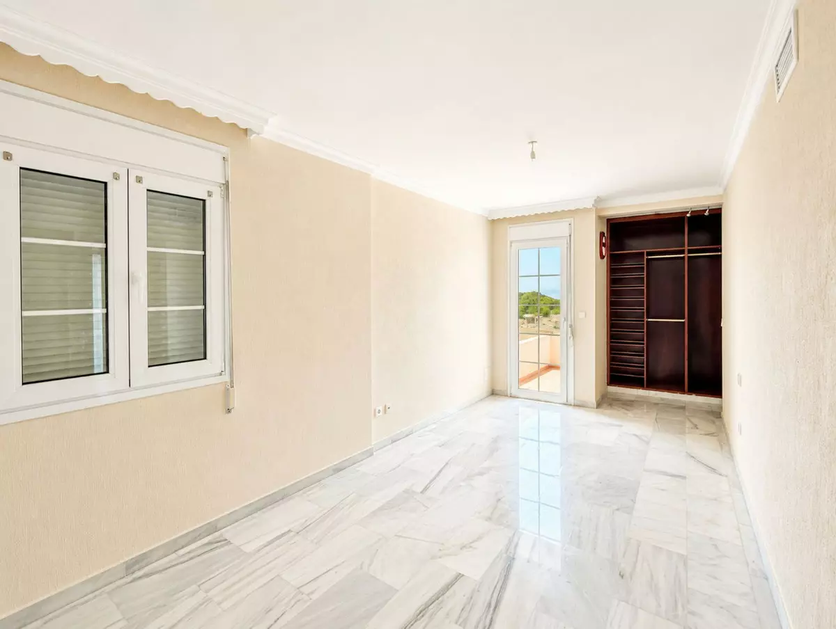 5-bedroom Country House In Estepona, Spain (300 M²)
