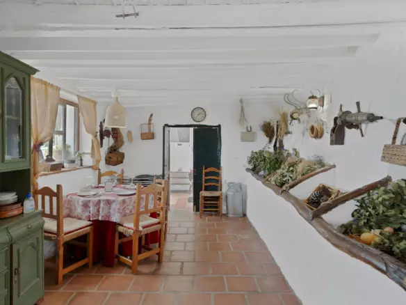 5-bedroom Country House In La Viñuela, Spain (548 M²)