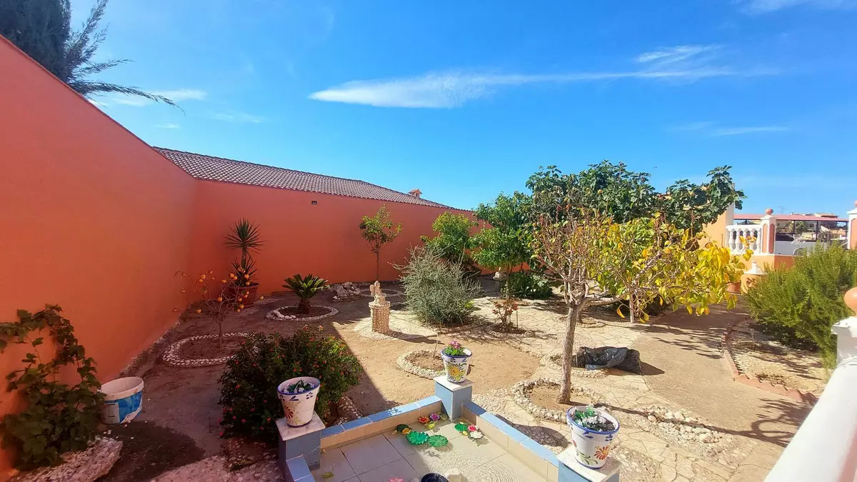 5-bedroom Villa In Málaga, Spain (193 M²)
