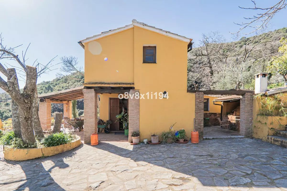 5-bedroom Country House In Jubrique, Spain (485 M²)