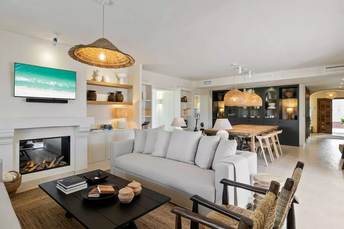 3-bedroom Villa In Marbella, Spain (265 M²)