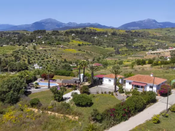 4-bedroom Country House In Pizarra, Spain (137 M²)