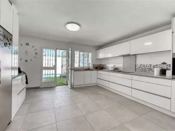 3-bedroom Town House In Casares, Spain (182 M²)