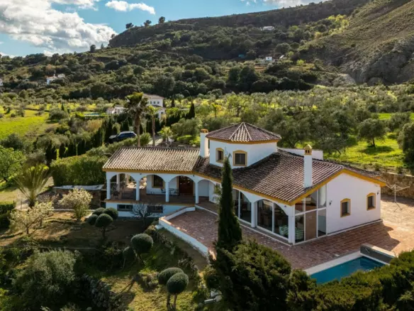 4-bedroom Country House In Casarabonela, Spain (331 M²)