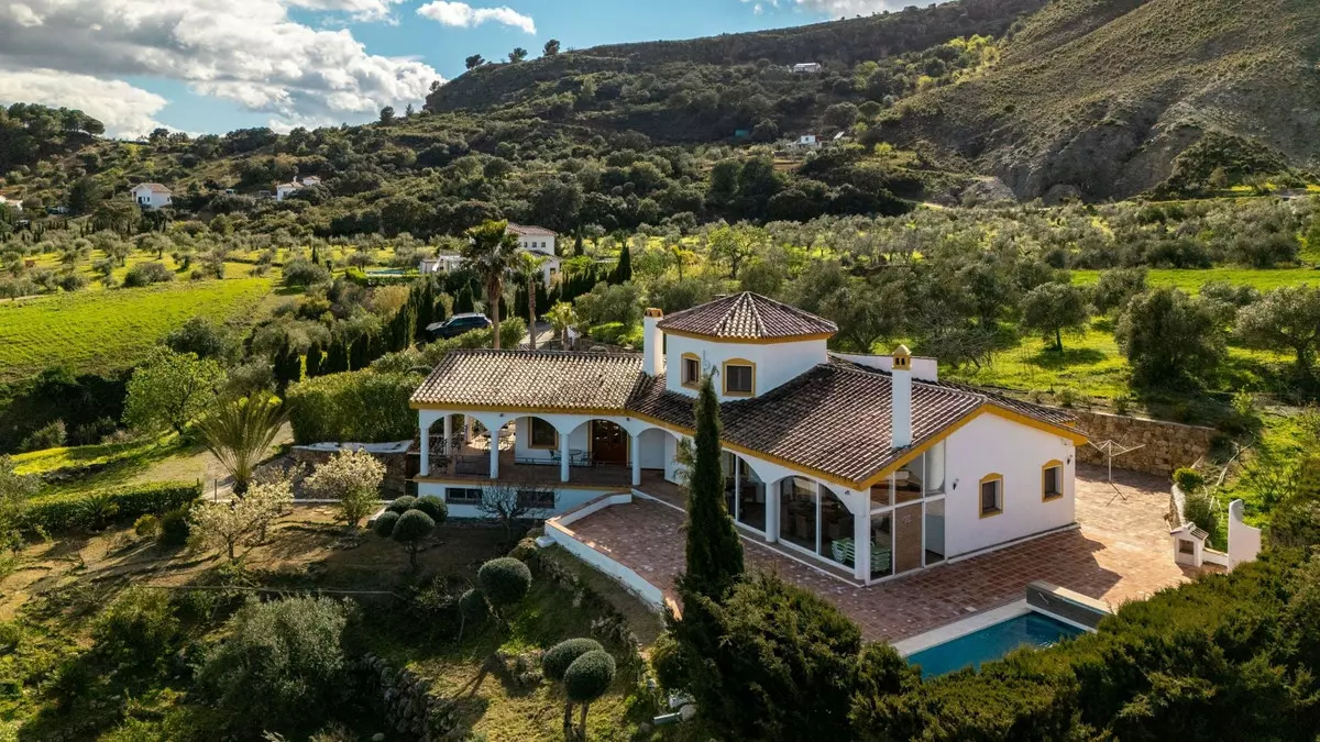 4-bedroom Country House In Casarabonela, Spain (331 M²)