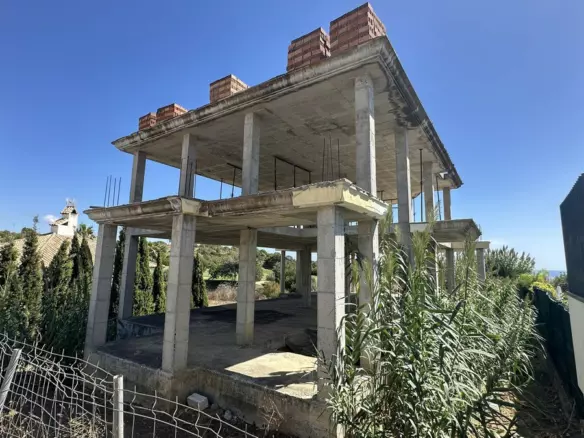5-bedroom Villa In Estepona, Spain (252 M²)