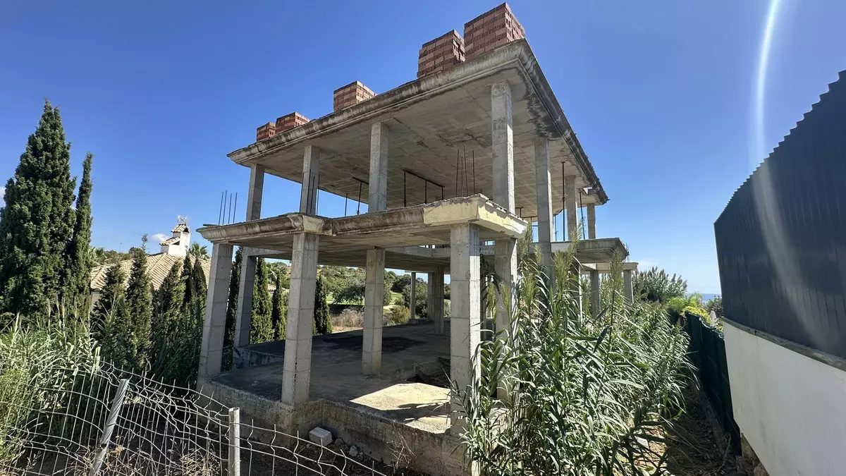 5-bedroom Villa In Estepona, Spain (252 M²)