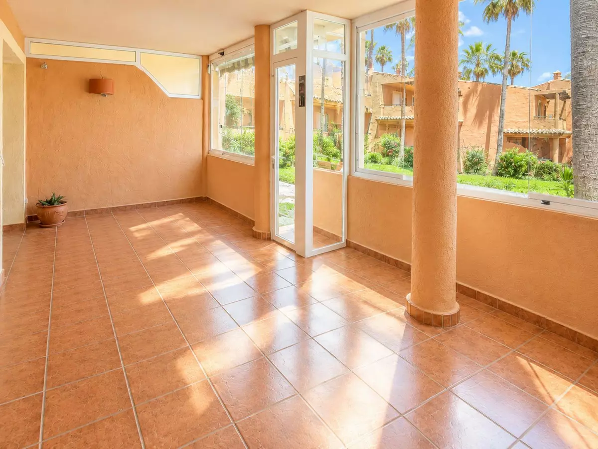 3-bedroom Apartment In Estepona, Spain (95 M²)