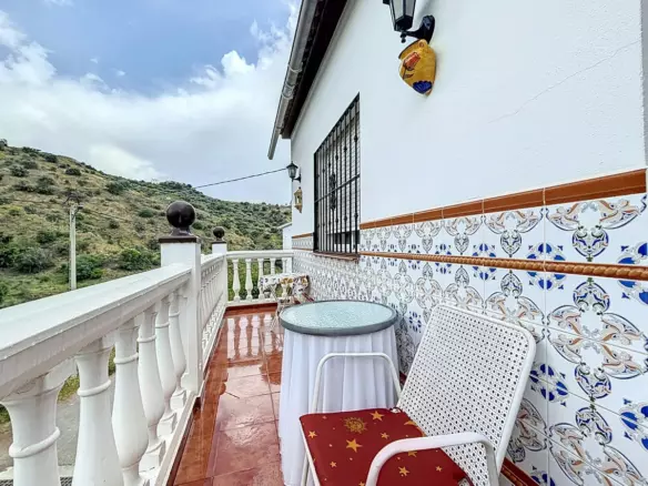 5-bedroom Villa In La Viñuela, Spain (330 M²)
