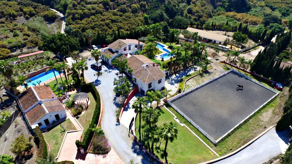 9-bedroom Villa In Frigiliana, Spain (1.600 M²)