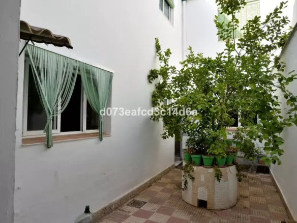 6-bedroom Town House In Ronda, Spain (166 M²)