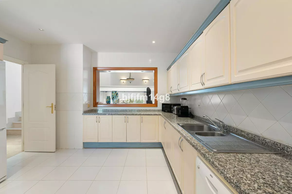 3-bedroom Town House In Marbella, Spain (385 M²)