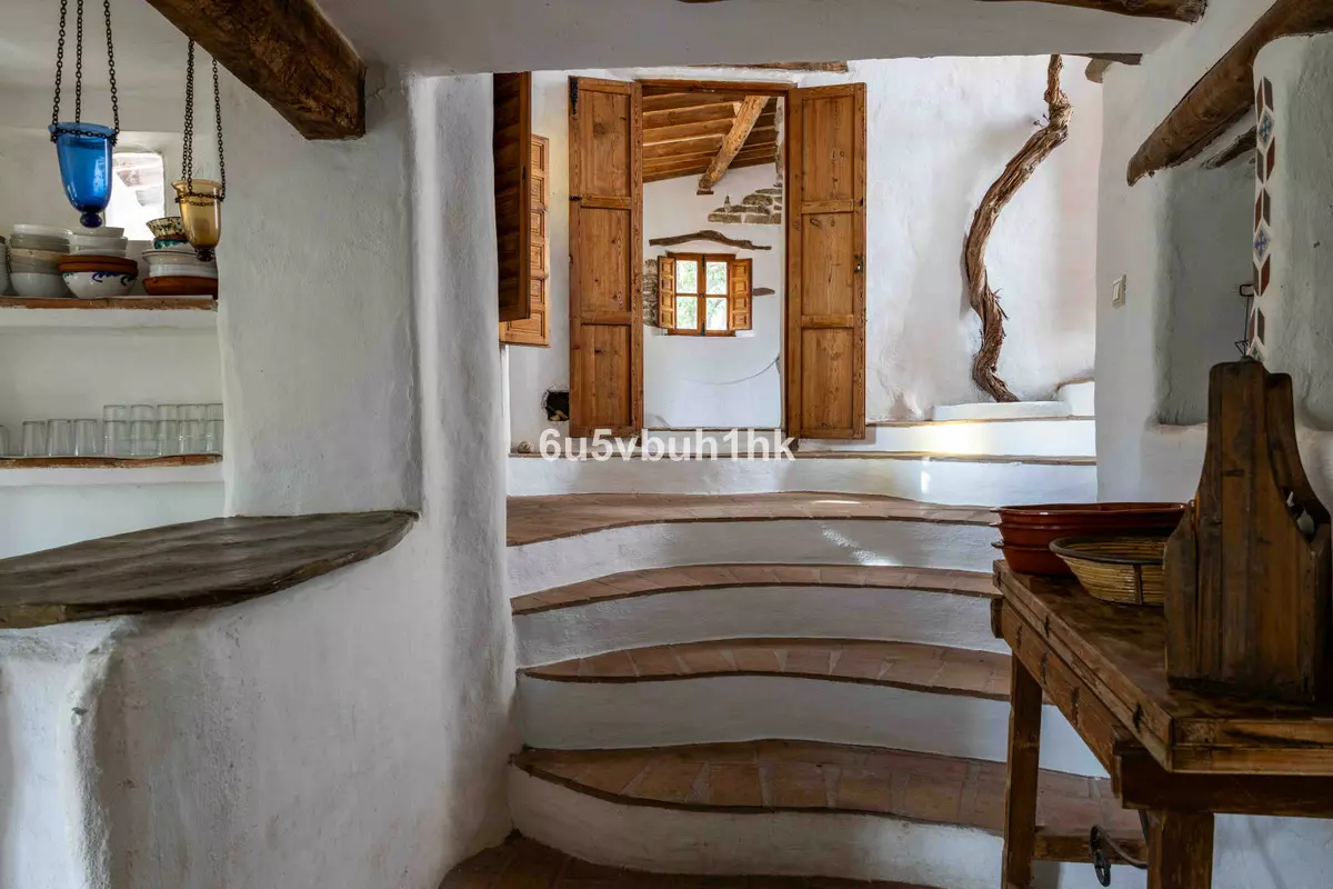31-bedroom Town House In La Viñuela, Spain (1.618 M²)