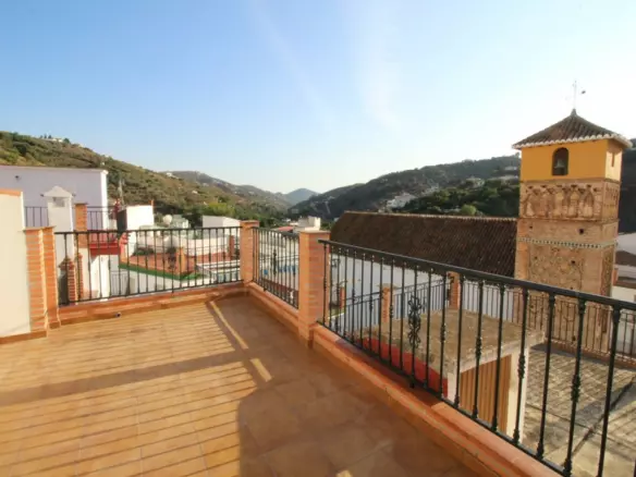 4-bedroom Villa In Árchez, Spain (200 M²)