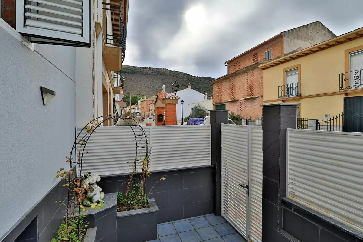 4-bedroom Villa In Alfarnate, Spain (220 M²)