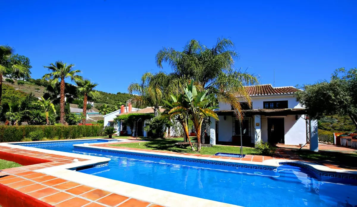9-bedroom Villa In Frigiliana, Spain (1.600 M²)