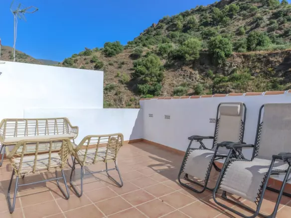 5-bedroom Town House In Tolox, Spain (168 M²)