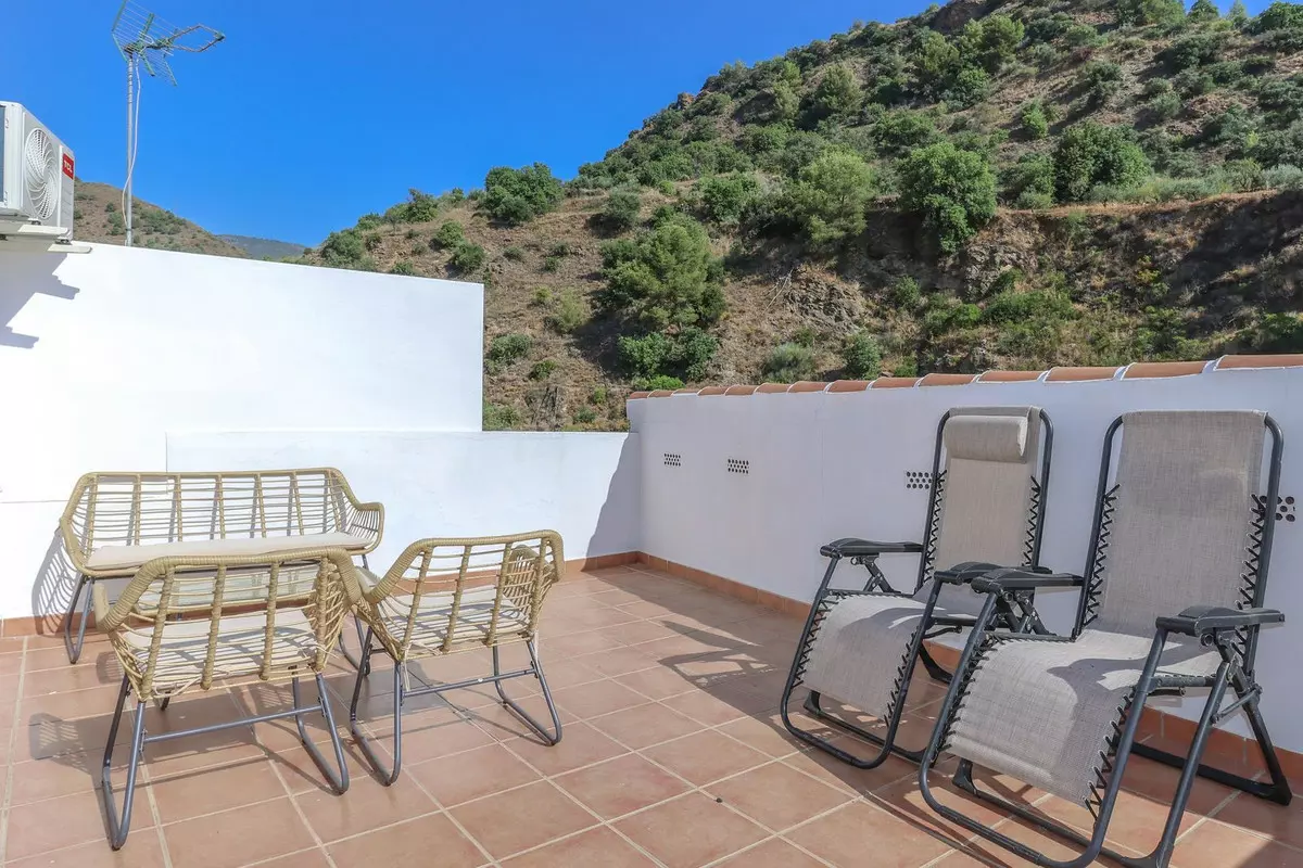 5-bedroom Town House In Tolox, Spain (168 M²)