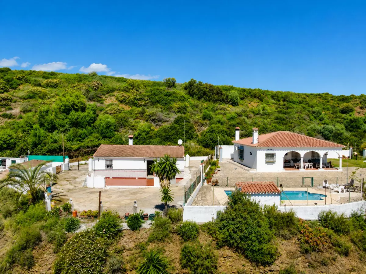 6-bedroom Country House In Estepona, Spain (206 M²)