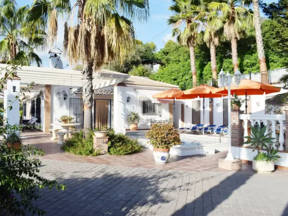 6-bedroom Villa In Cómpeta, Spain (457 M²)