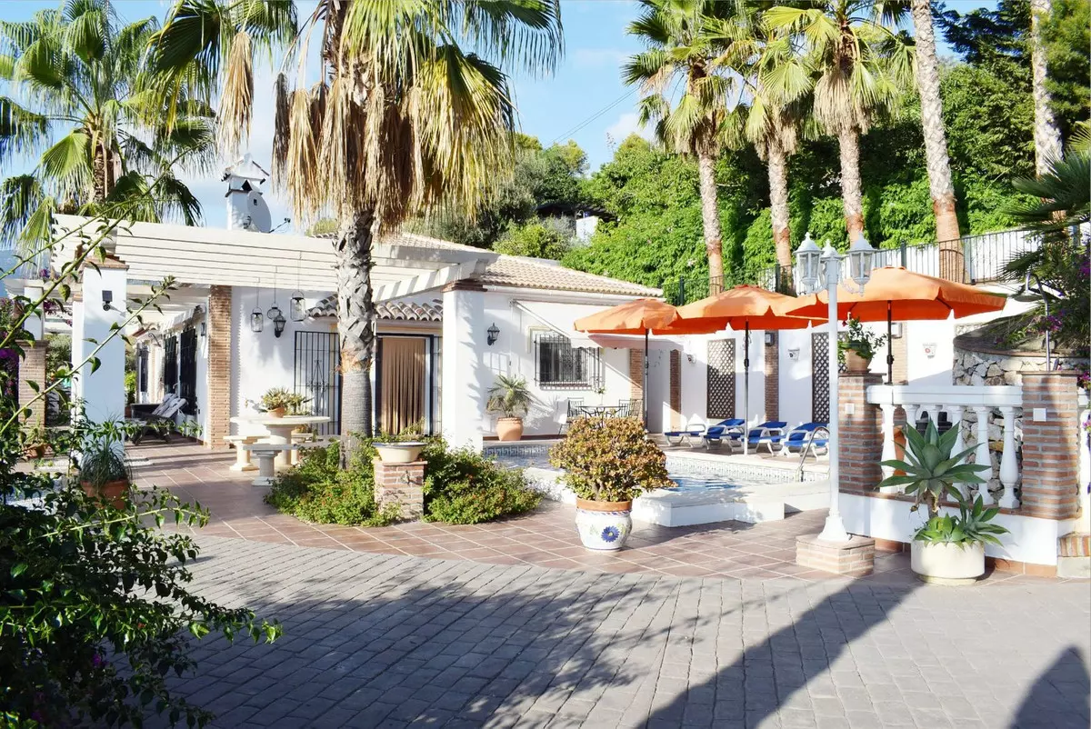 6-bedroom Villa In Cómpeta, Spain (457 M²)