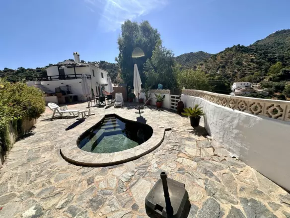 6-bedroom Country House In Comares, Spain (166 M²)