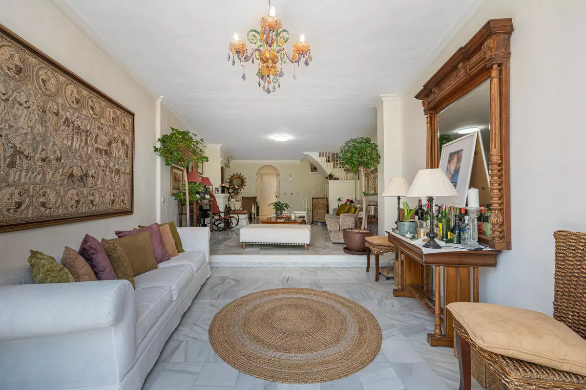 3-bedroom Town House In Marbella, Spain (184 M²)