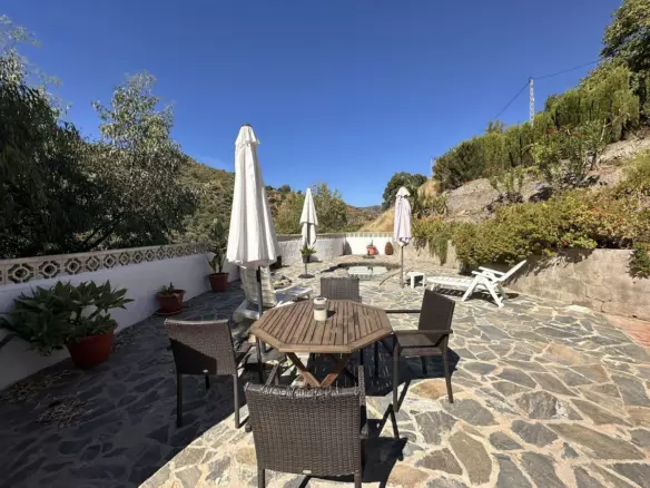 6-bedroom Country House In Comares, Spain (166 M²)