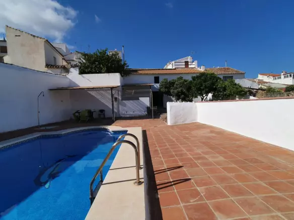 4-bedroom Town House In Ardales, Spain (706 M²)