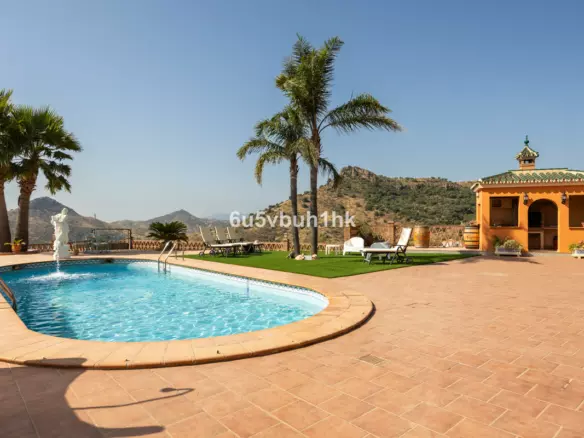 5-bedroom Country House In Almogía, Spain (468 M²)