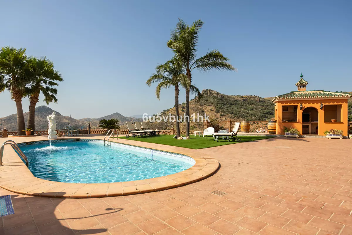 5-bedroom Country House In Almogía, Spain (468 M²)