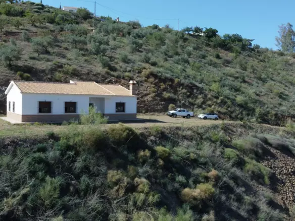 4-bedroom Villa In Colmenar, Spain (155 M²)
