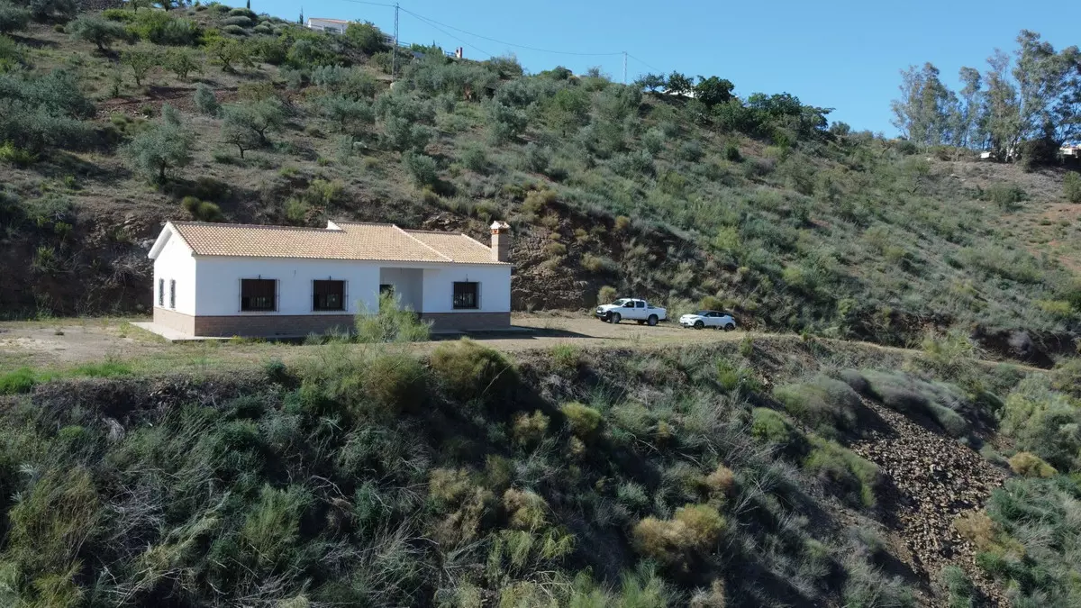 4-bedroom Villa In Colmenar, Spain (155 M²)