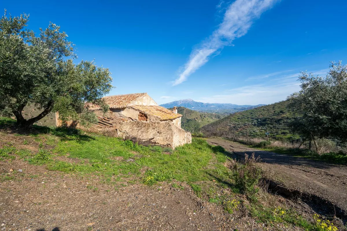 3-bedroom Villa In Colmenar, Spain (238 M²)