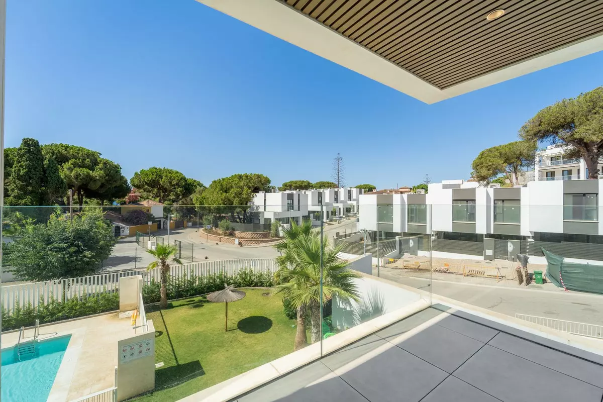 3-bedroom Apartment In Marbella, Spain (145 M²)