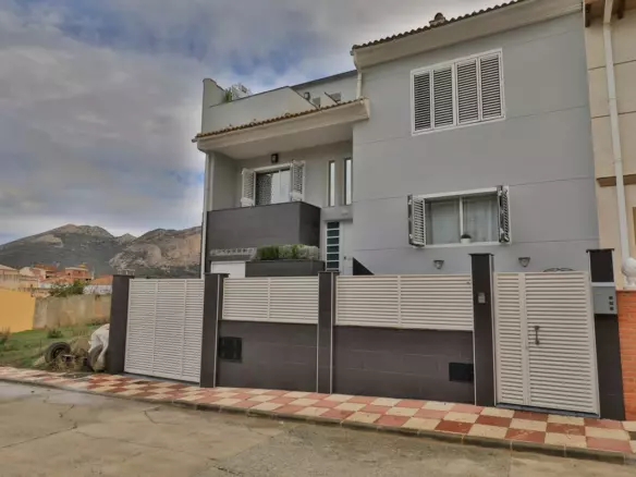 4-bedroom Villa In Alfarnate, Spain (220 M²)