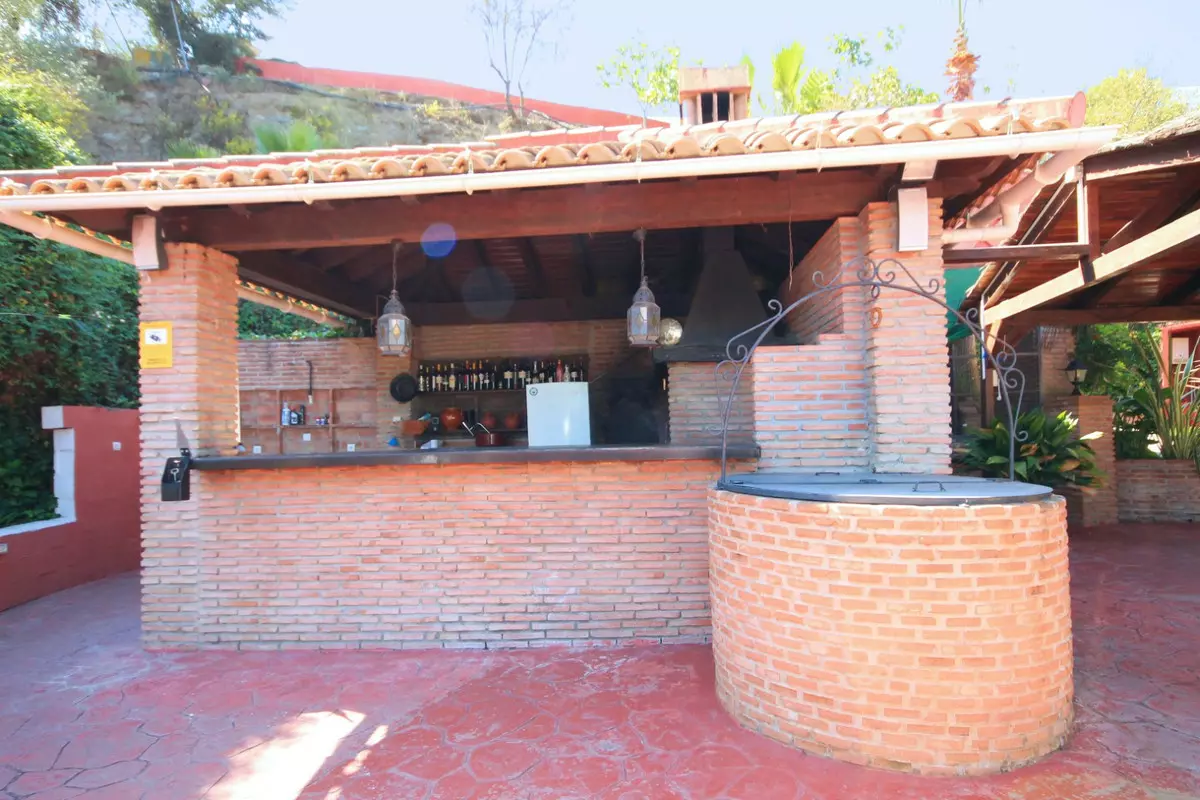 5-bedroom Country House In Guaro, Spain (277 M²)