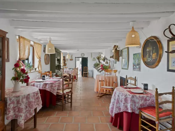 5-bedroom Country House In La Viñuela, Spain (548 M²)