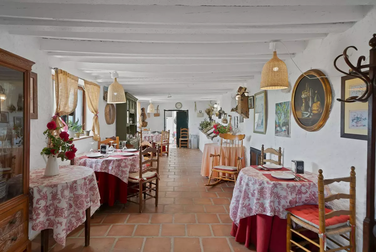 5-bedroom Country House In La Viñuela, Spain (548 M²)