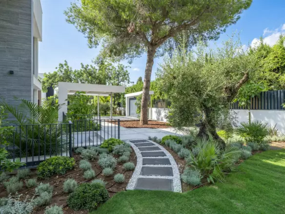6-bedroom Villa In Marbella, Spain (570 M²)