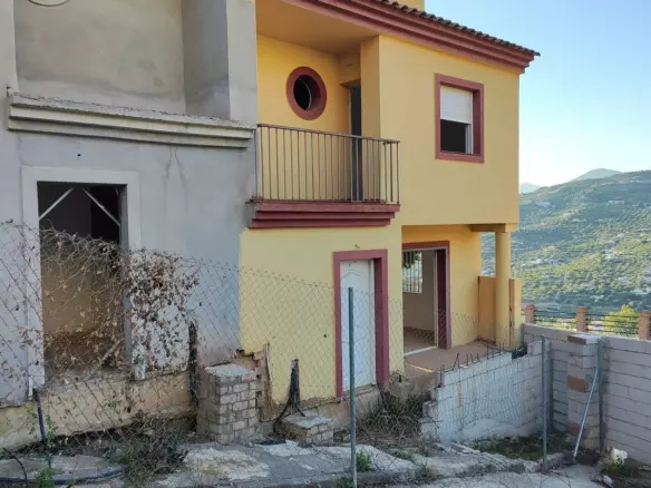 3-bedroom Villa In Alcaucín, Spain (7.950 M²)