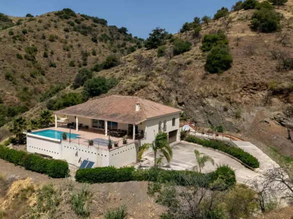 3-bedroom Country House In Cártama, Spain (560 M²)