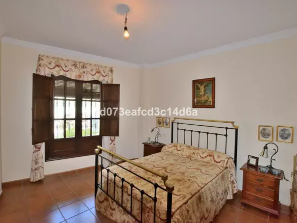 5-bedroom Villa In Montejaque, Spain (508 M²)