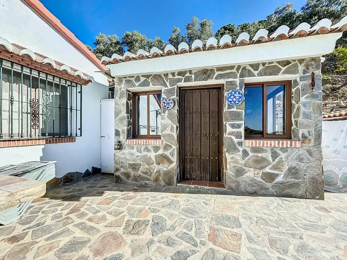 3-bedroom Villa In Cómpeta, Spain (94 M²)