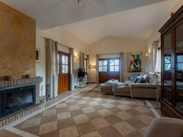 4-bedroom Country House In Casarabonela, Spain (331 M²)